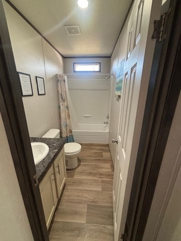 130 Zafiro LN, Del Valle, TX 78617