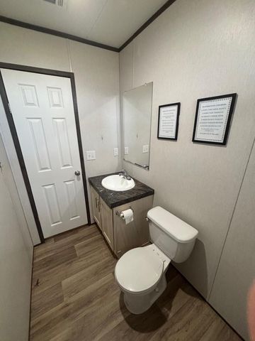 130 Zafiro LN, Del Valle, TX 78617