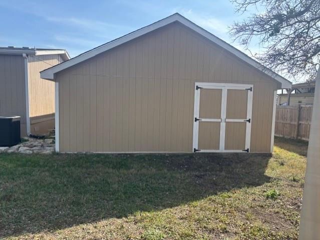 130 Zafiro LN, Del Valle, TX 78617