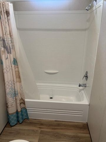 130 Zafiro LN, Del Valle, TX 78617