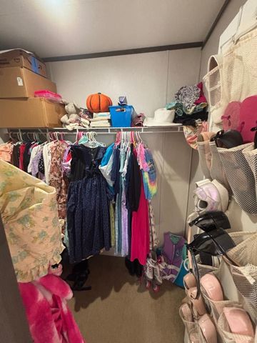 130 Zafiro LN, Del Valle, TX 78617