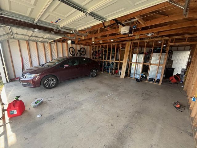 130 Zafiro LN, Del Valle, TX 78617