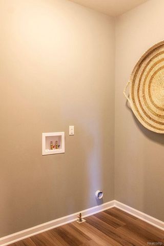 6195 Parker Drive, Fenton, MI 48451