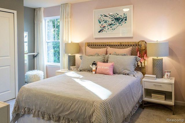 6195 Parker Drive, Fenton, MI 48451