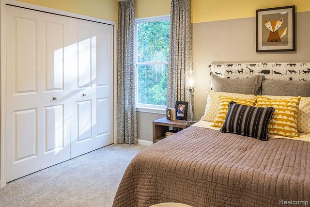 6195 Parker Drive, Fenton, MI 48451