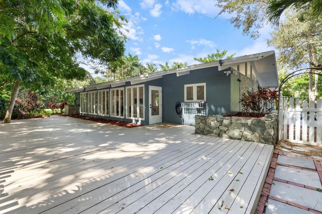 2211 SW 27th Ter, Fort Lauderdale, FL 33312