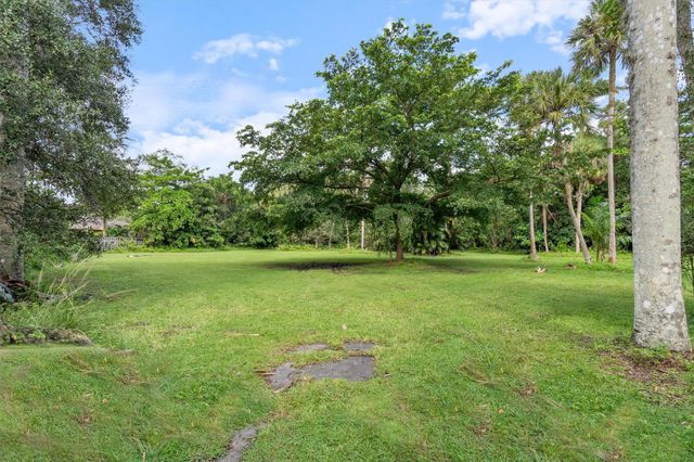 2211 SW 27th Ter, Fort Lauderdale, FL 33312