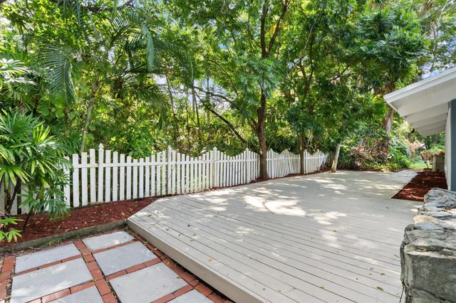 2211 SW 27th Ter, Fort Lauderdale, FL 33312