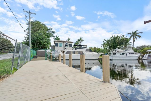 2211 SW 27th Ter, Fort Lauderdale, FL 33312