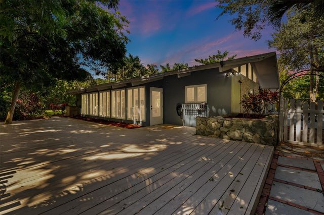 2211 SW 27th Ter, Fort Lauderdale, FL 33312