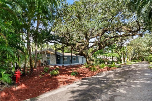 2211 SW 27th Ter, Fort Lauderdale, FL 33312