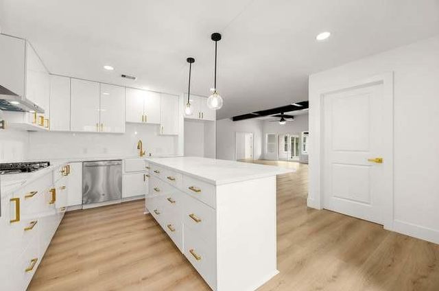 5518 Beechnut Street, Houston, TX 77096
