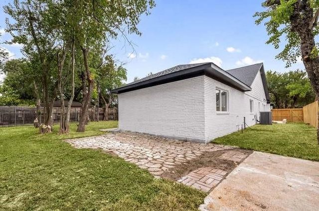 5518 Beechnut Street, Houston, TX 77096