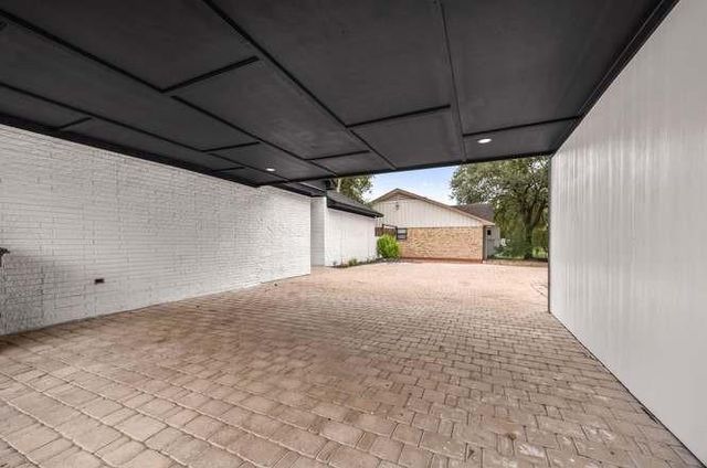 5518 Beechnut Street, Houston, TX 77096