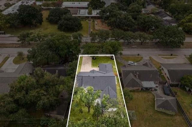 5518 Beechnut Street, Houston, TX 77096
