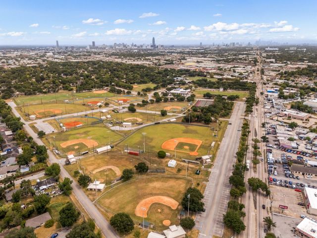 5518 Beechnut Street, Houston, TX 77096