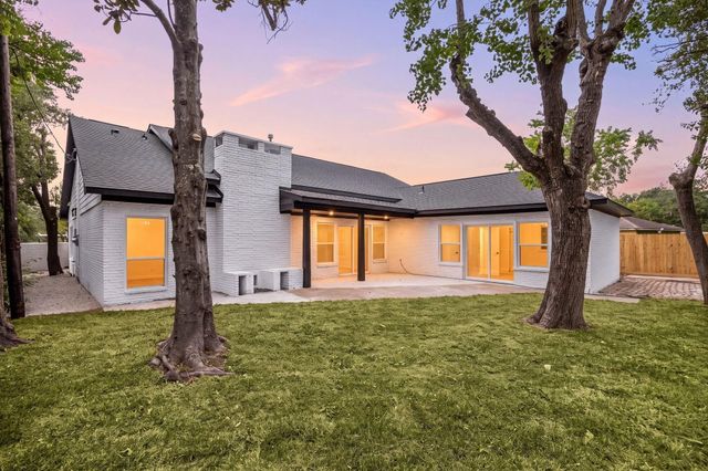 5518 Beechnut Street, Houston, TX 77096