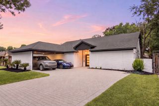 5518 Beechnut Street, Houston, TX 77096
