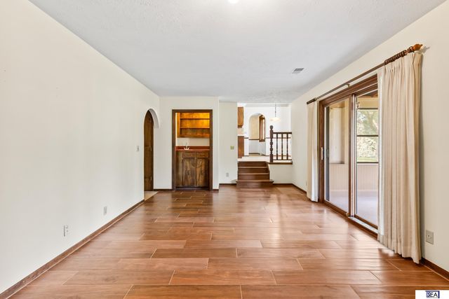 6423 S 92 Street, Omaha, NE 68127