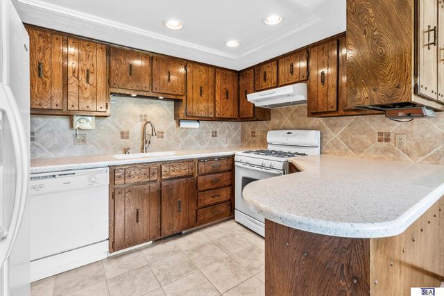 6423 S 92 Street, Omaha, NE 68127