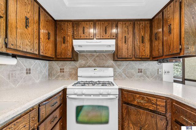 6423 S 92 Street, Omaha, NE 68127