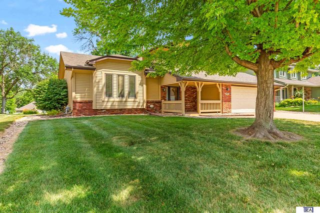 6423 S 92 Street, Omaha, NE 68127
