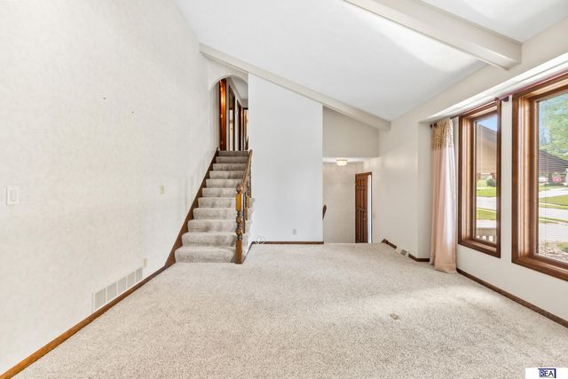 6423 S 92 Street, Omaha, NE 68127