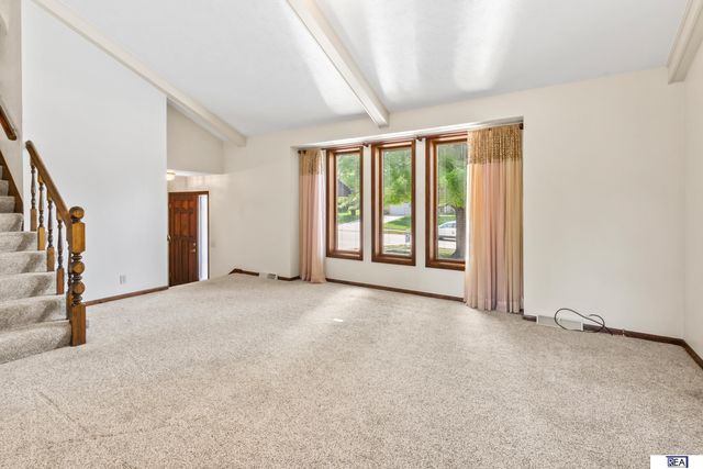 6423 S 92 Street, Omaha, NE 68127