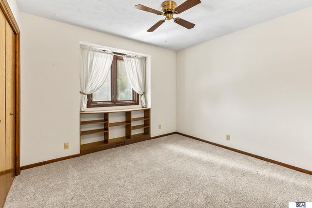 6423 S 92 Street, Omaha, NE 68127