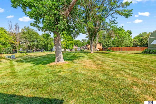 6423 S 92 Street, Omaha, NE 68127