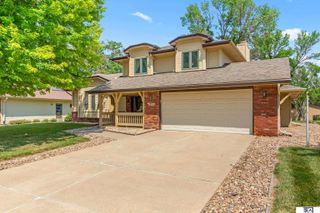 6423 S 92 Street, Omaha, NE 68127