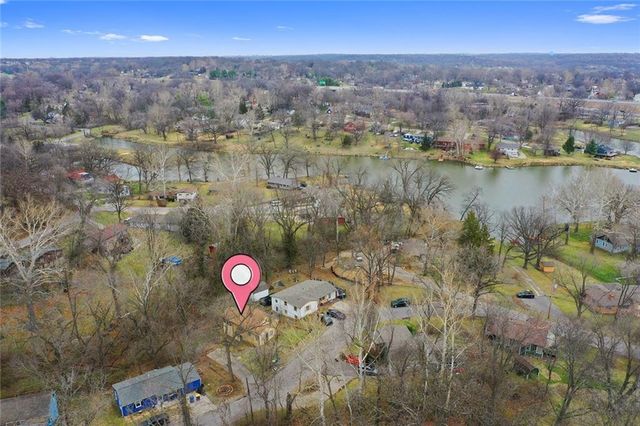 3550 NW Edgewater Trail, Kansas City, MO 64151