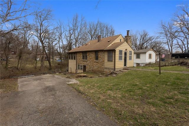 3550 NW Edgewater Trail, Kansas City, MO 64151