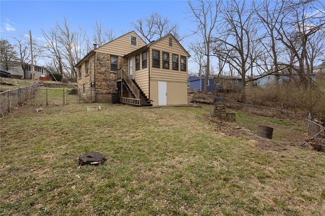 3550 NW Edgewater Trail, Kansas City, MO 64151