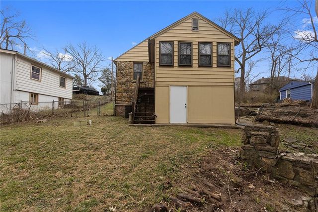 3550 NW Edgewater Trail, Kansas City, MO 64151