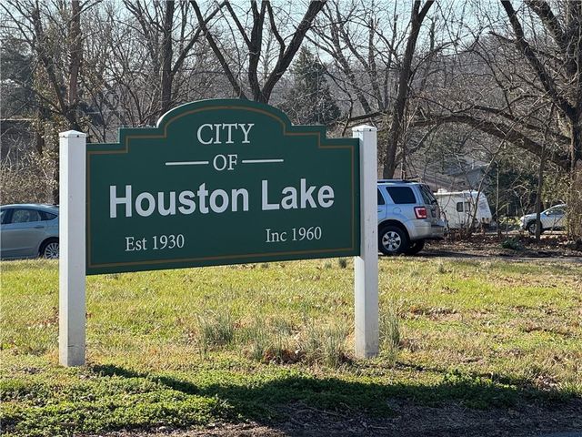 3550 NW Edgewater Trail, Kansas City, MO 64151