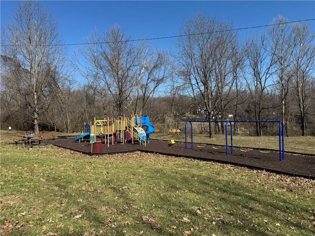 3550 NW Edgewater Trail, Kansas City, MO 64151