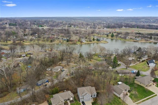 3550 NW Edgewater Trail, Kansas City, MO 64151