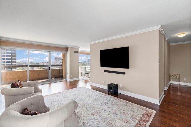 2510 Grand Boulevard 2701, Kansas City, MO 64108