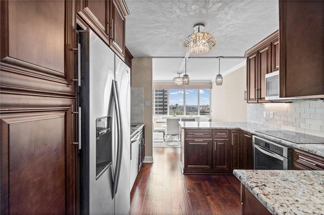 2510 Grand Boulevard 2701, Kansas City, MO 64108