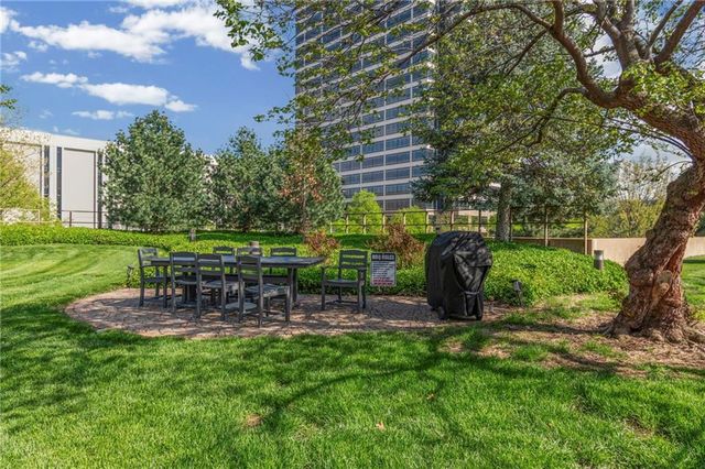 2510 Grand Boulevard 2701, Kansas City, MO 64108
