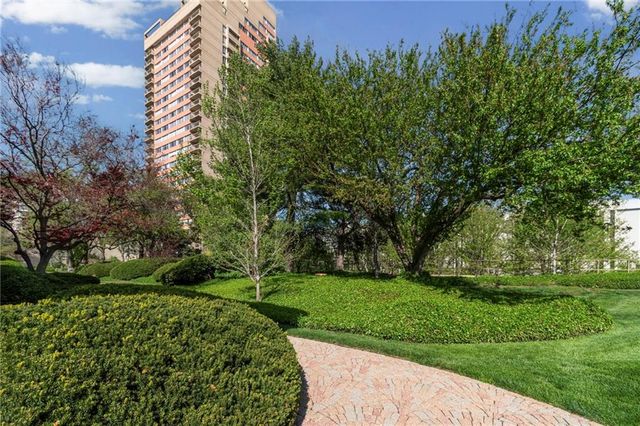2510 Grand Boulevard 2701, Kansas City, MO 64108