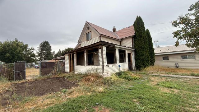 206 E Crawford St, Deer Park, WA 99006