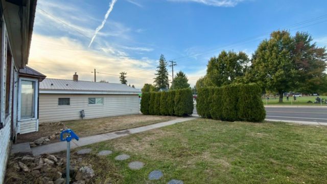 206 E Crawford St, Deer Park, WA 99006