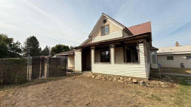 206 E Crawford St, Deer Park, WA 99006