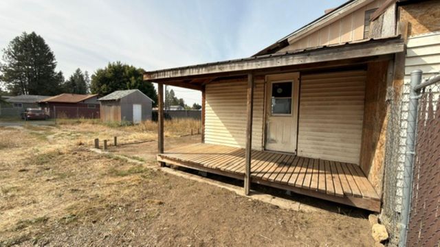 206 E Crawford St, Deer Park, WA 99006