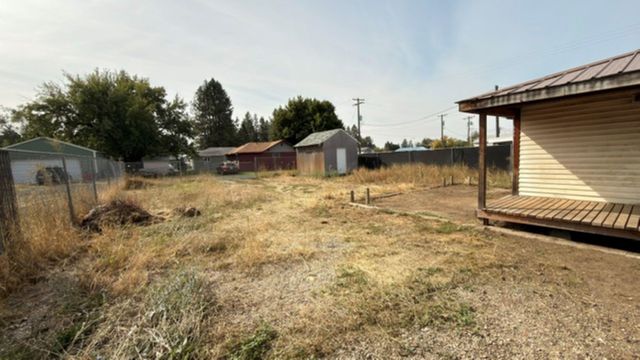 206 E Crawford St, Deer Park, WA 99006