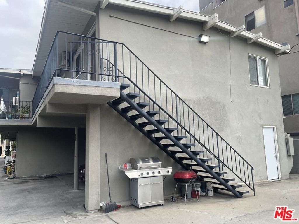 11324 Huston Street, North Hollywood, CA 91601 — exterior
