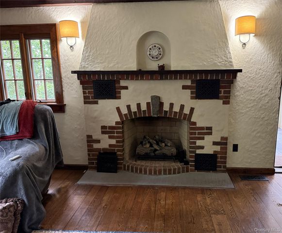 30 Merritts Pond Road, Riverhead, NY 11901