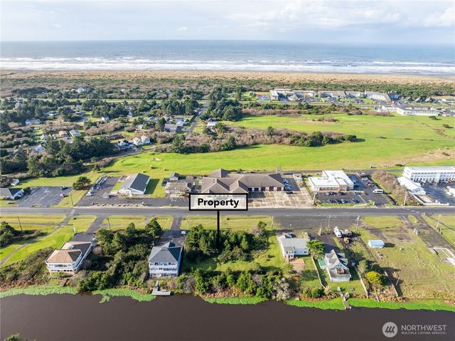 564 & 568 Point Brown Avenue NE, Ocean Shores, WA 98569